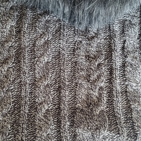 Wool Kable-Knit Reglan Short Sleeves Faux Fur Trim Long Sweater Pullover - Picture 12 of 13